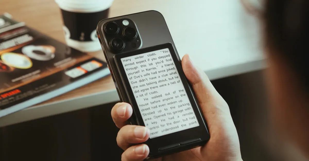 Bu küçük yeni MagSafe e-okuyucu iPhone'unuza doğrudan bağlanıyor